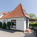 Gaestehaus & Restaurant Seemannshus ויטה